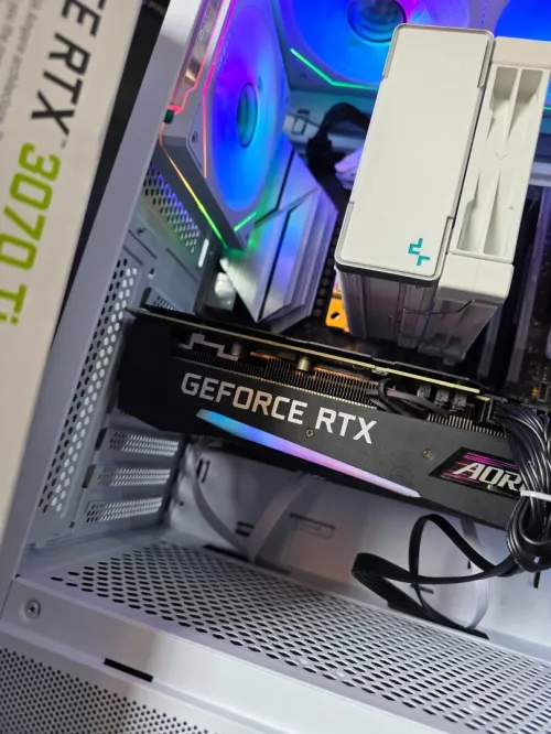 RTX 3070 8GB GIGABYTE AOURS MASTER LCD SCREEN 