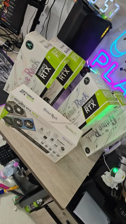 Rx 6700XT 12GB Rtx 3080 10gb 