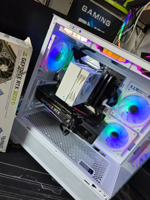RTX 3070 8GB GIGABYTE AOURS MASTER LCD SCREEN 