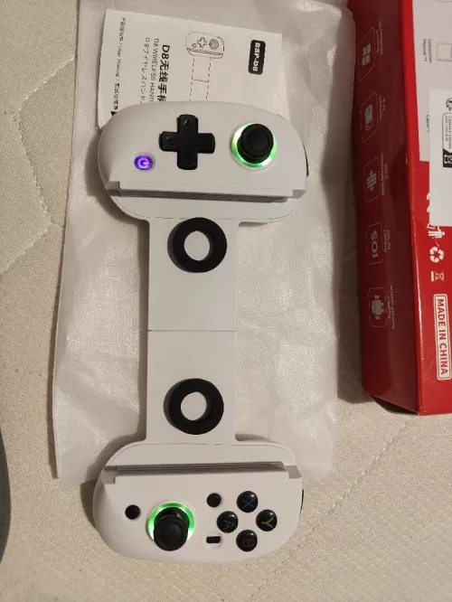 Manette D8 RGB pour téléphone ou tablette  Android iOS Windows bluetooth 