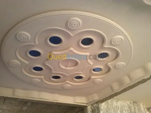 artisan dans le  plâtre