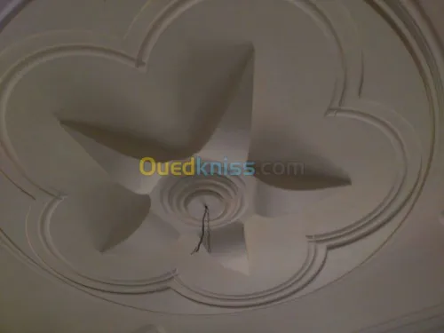 artisan dans le  plâtre