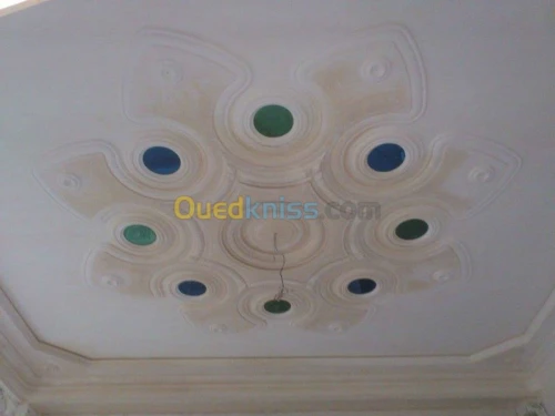 artisan dans le  plâtre