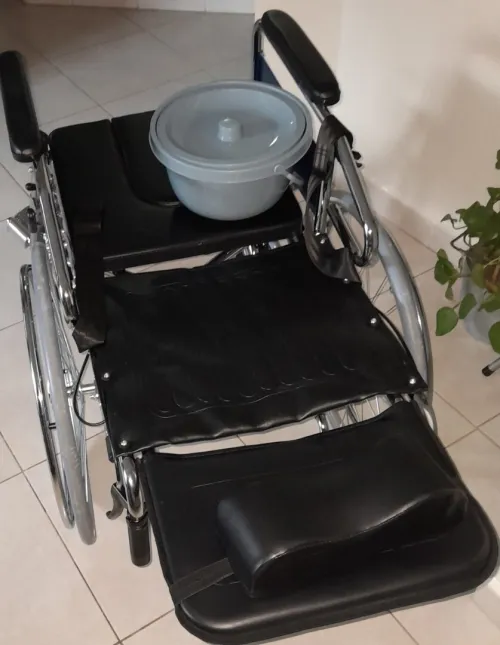 Chaise roulante Multiposition avec toilette
