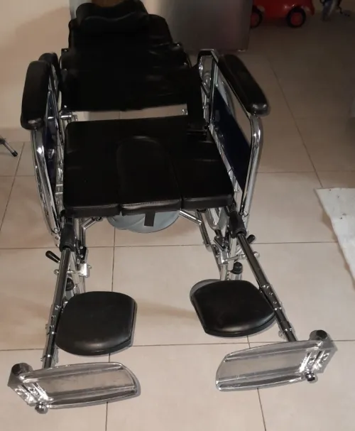 Chaise roulante Multiposition avec toilette