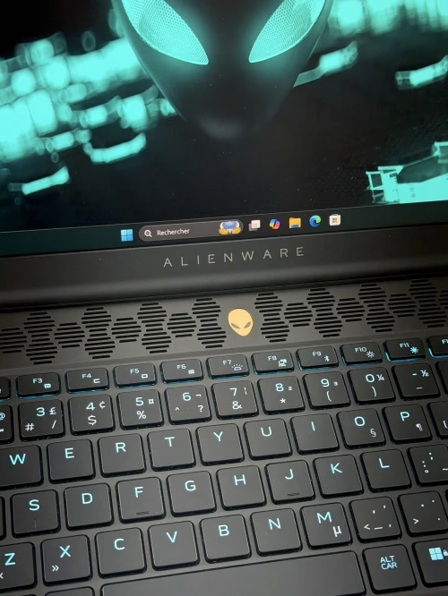 DELL ALIENWARE M16 R2 ULTRA-7 / 16GB DDR5 / 1TB SSD NVME / NVIDIA RTX 4060 08 GB GDDR6 140W