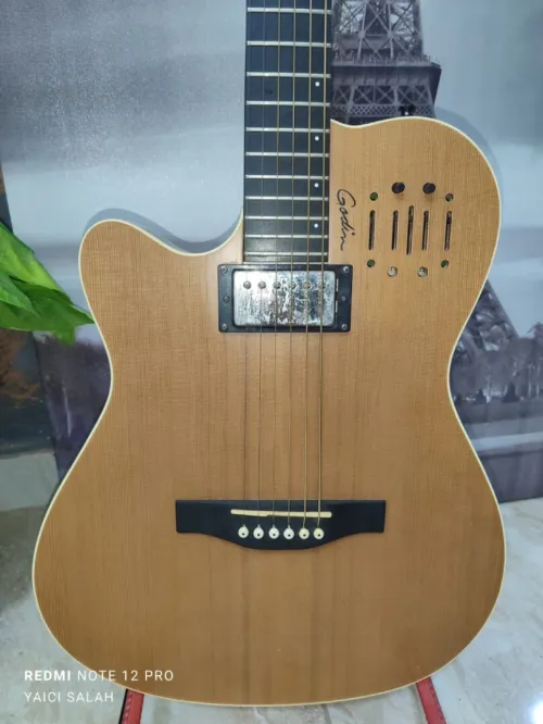 Guitare Godin A6 ultra neuve pour gaucher.