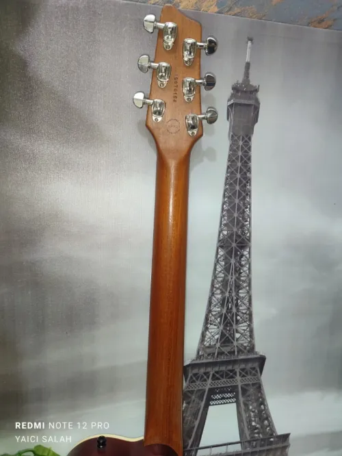 Guitare Godin A6 ultra neuve pour gaucher.