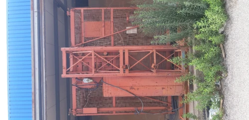Monte charge/ Ascenseur de chantier
