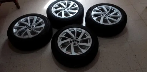 4 pneus de la marque Pirelli Audi