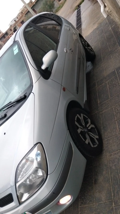 ميڨان سينيك . 2000 