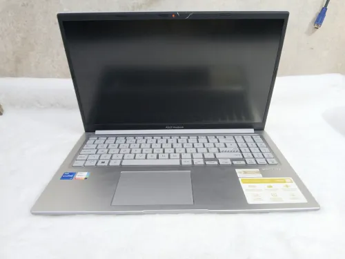 Asus Vivobook X1604VA /i7-13eme/ 16RAM  / 512Ssd/ 15"