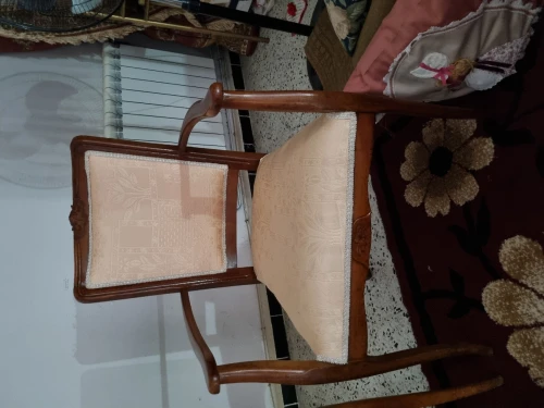 un "salon" de 3 pièces (2 fauteuils et 1 banquette).