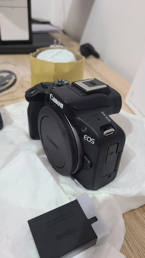 CANON EOS R50 - APPAREIL PHOTO HYBRIDE 4K - RF-S 18-45MM STM - 24,2 MP - WI-FI - BLUETOOTH - TACTILE