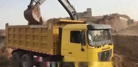 Location des engins poclin et camions pour terrassement et démolition 