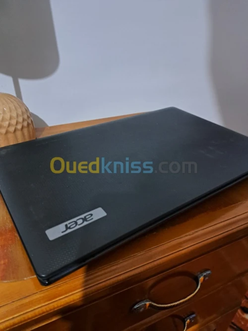Acer i 3 TM5744