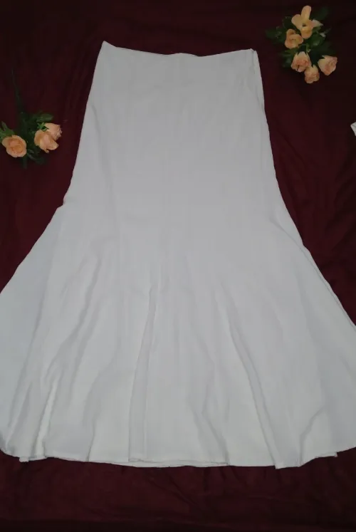 Ensemble blanc élégant pour cérémonie ou soirée    طقم أبيض أنيق للمناسبات أو السهرات    