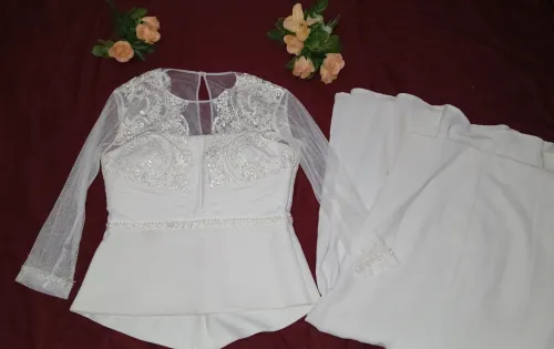 Ensemble blanc élégant pour cérémonie ou soirée    طقم أبيض أنيق للمناسبات أو السهرات    