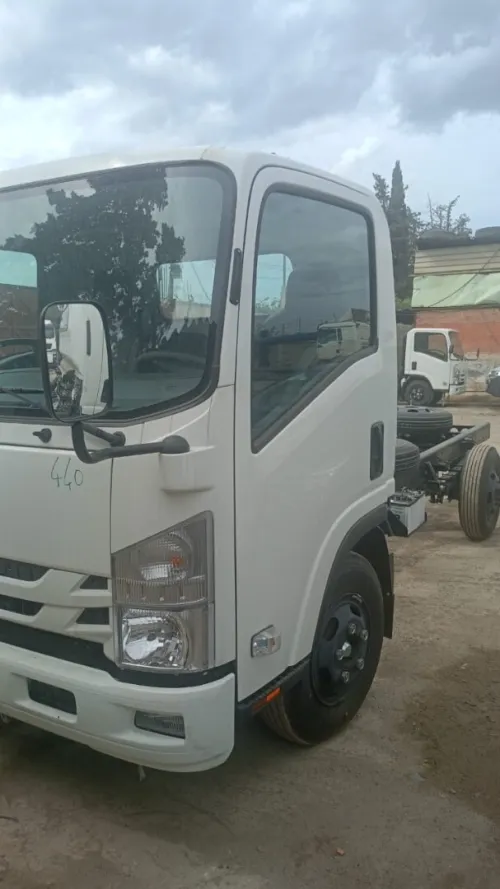 Isuzu Npr71 2025