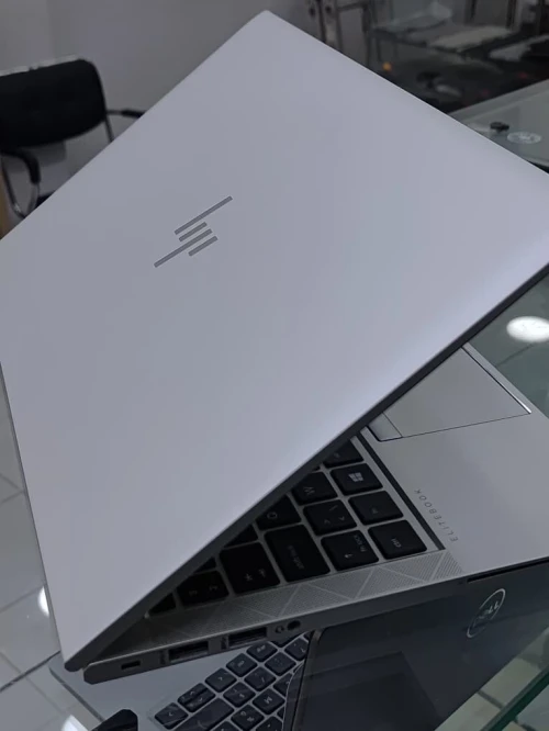 LAPTOP HP ELITEBOOK 845 G7 CPU RYZEN 3 PRO 4450U / RAM 08GB / DISQUE DUR 256B SSD / AMD RADEON GRAPHICS