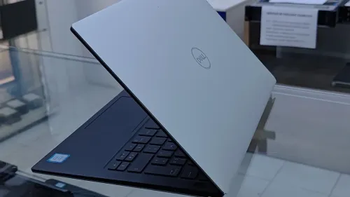 LAPTOP DELL XPS 13 9370 i5-8250U / RAM 8GB / 256GB SSD / ECRAN 13.3" 4K TACTIL (3840*2160)