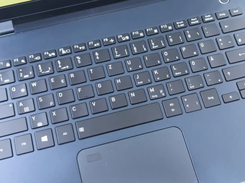 LAPTOP DYNABOOK X30L-J-10H i5-10210U / 08GB RAM / 256GB SSD / 13.3" / INTEL IRIS XE