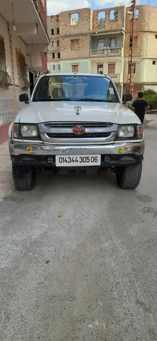 Toyota Hilux 2005 4×4 2.8L