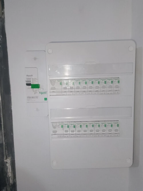 électricien bâtiment respect les normes installation Électricité générale avec travail propre et prix étudié (Appartement-villa-le