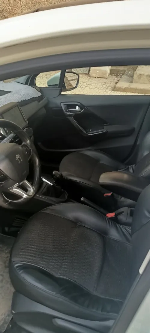 Peugeot 208 2015 Allure
