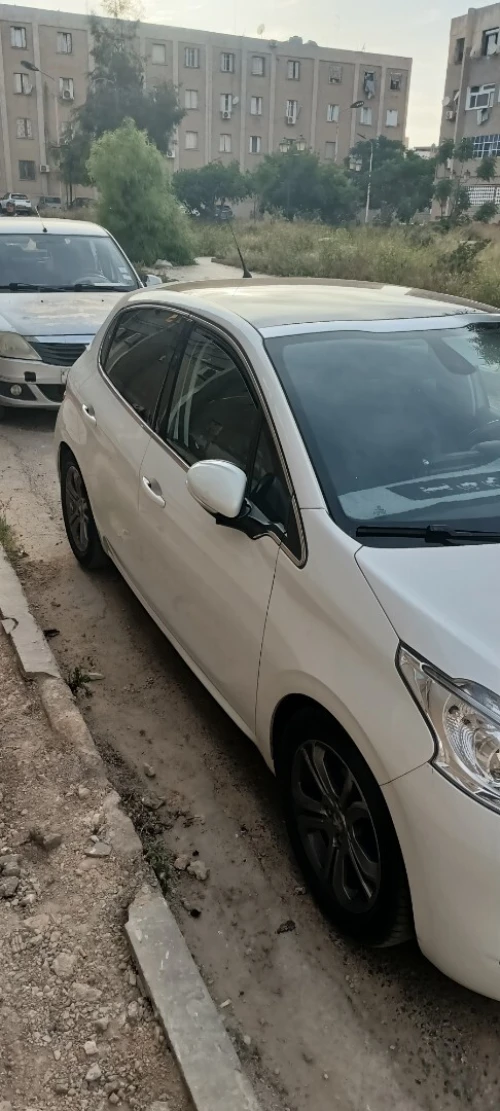 Peugeot 208 2015 Allure