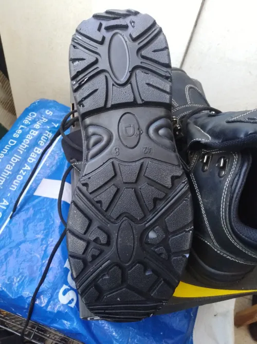 01 chaussure de Sécurité DACO Pointure 42