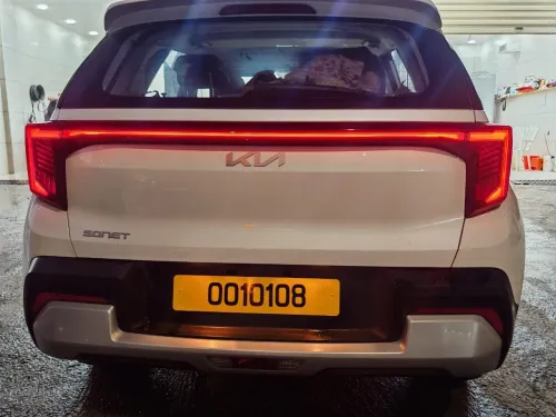 Kia Sonet  2025 Kuxury full options with black roof