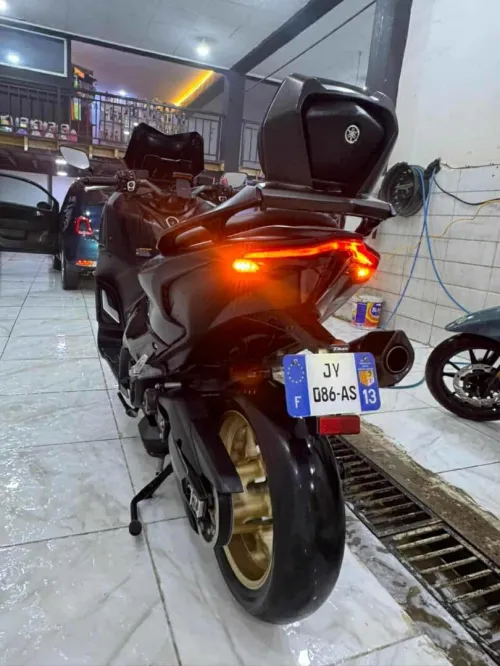 Yamaha T-max 2022