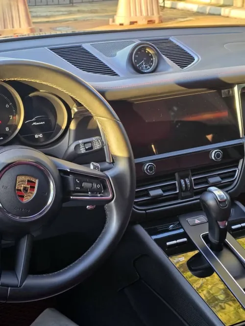 Porsche Macan 2023 Edition black