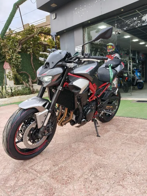 Kawsaki Z900 2025