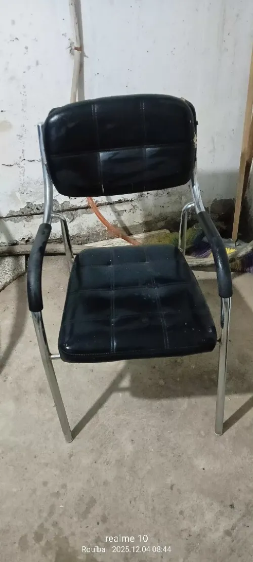 Vends chaise.