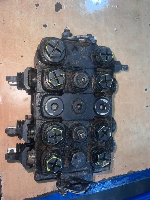Distributeur hydraulique Parker F130CF pour grue