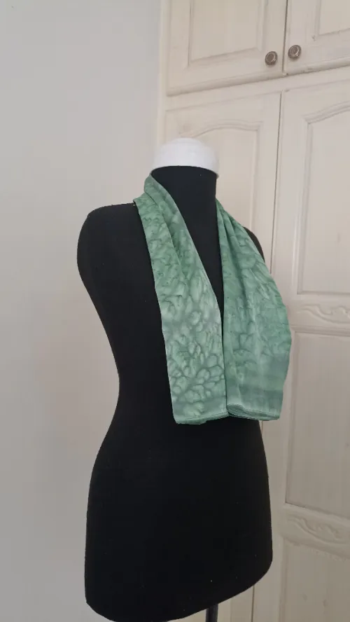 Foulard en soie peint à la main