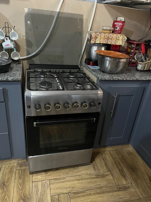 Cuisiniere bella cuzina