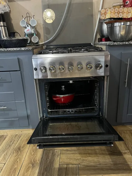 Cuisiniere bella cuzina