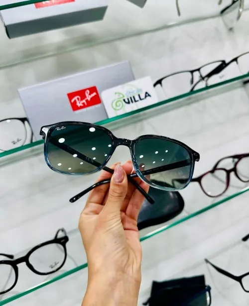 Lunette ray ban original avec tt les accessoires taille 55 