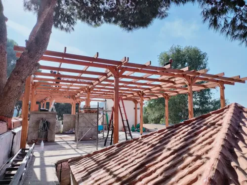 Pergolas et décoration en bois naturel et composite (wpc)