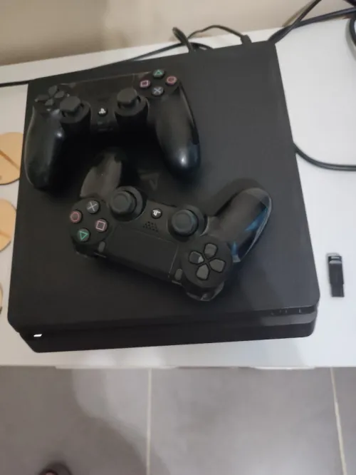 Ps4 slim flaché