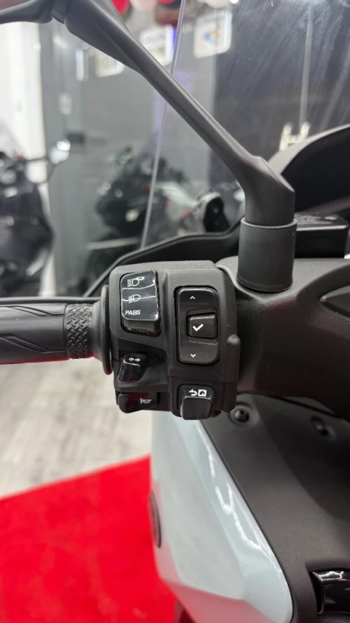 Yamaha Xmax 300 2025