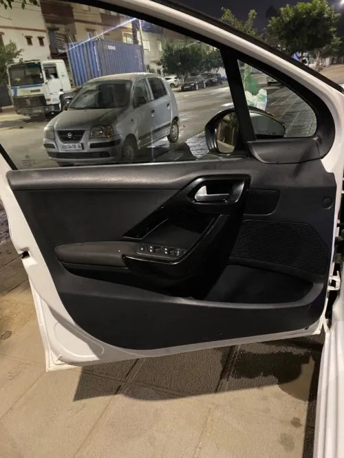 Peugeot 208 2015 Allure