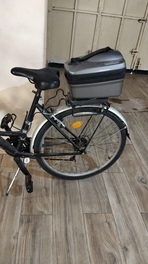 Vélo de ville en bon état ,idéal pour déplacement quotidiens courses ou balades . Espagne