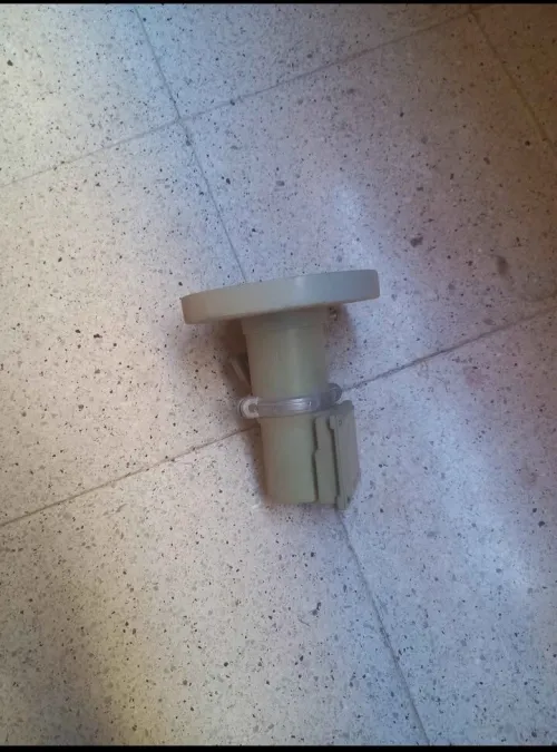 LNB (Low Noise Block)  القطعة التي تُركّب على صحن استقبال القنوات الفضائية (البارابول) لاستقبال الإ