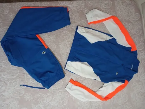 Lacoste original jamais porté جديدة 
