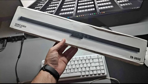 MONITEUR LIGHT BAR GAMING 