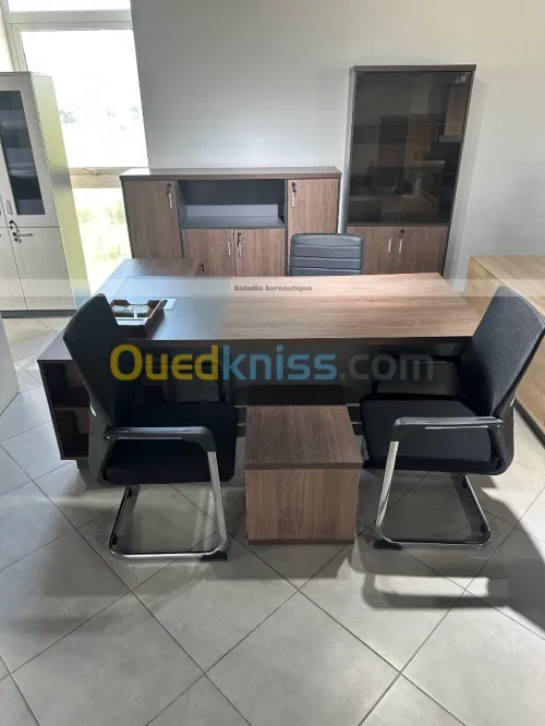 Bureau administratif moderne 